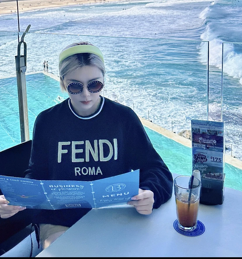 99新 FENDI/芬迪 黑金短款卫衣 XXS码 4748966