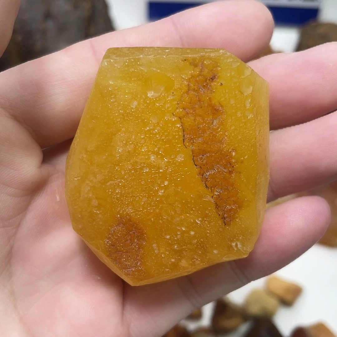 定制琥珀未镶嵌龚*原矿蜜蜡