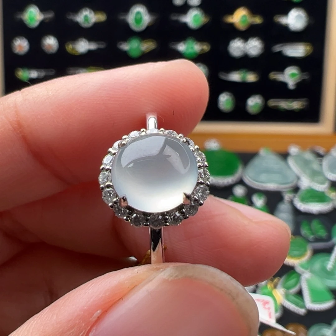 翡翠18K金镶嵌颈饰戒指