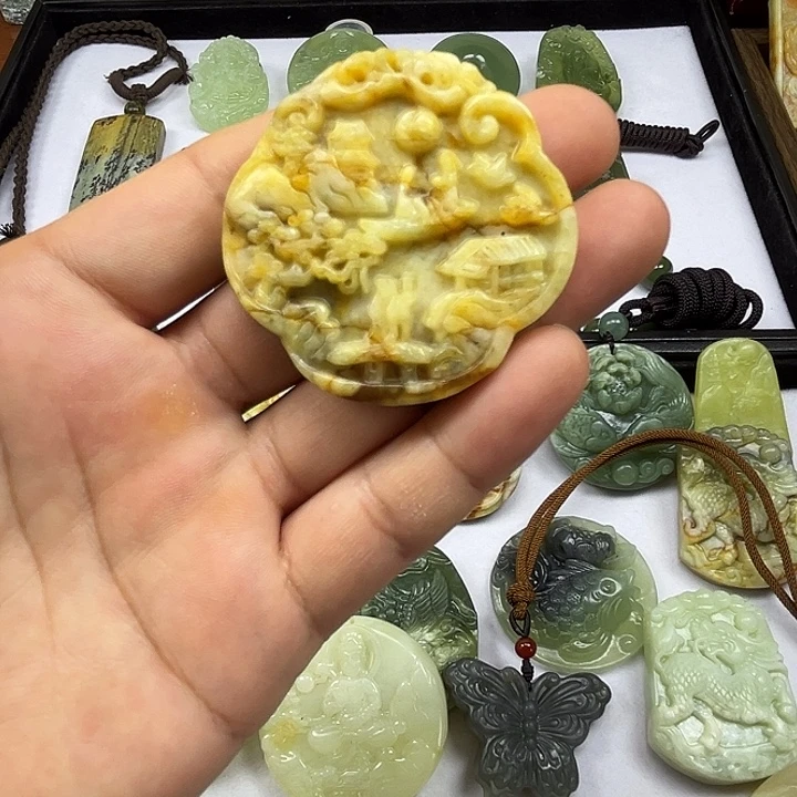 岫玉未镶嵌吊坠(赠链)