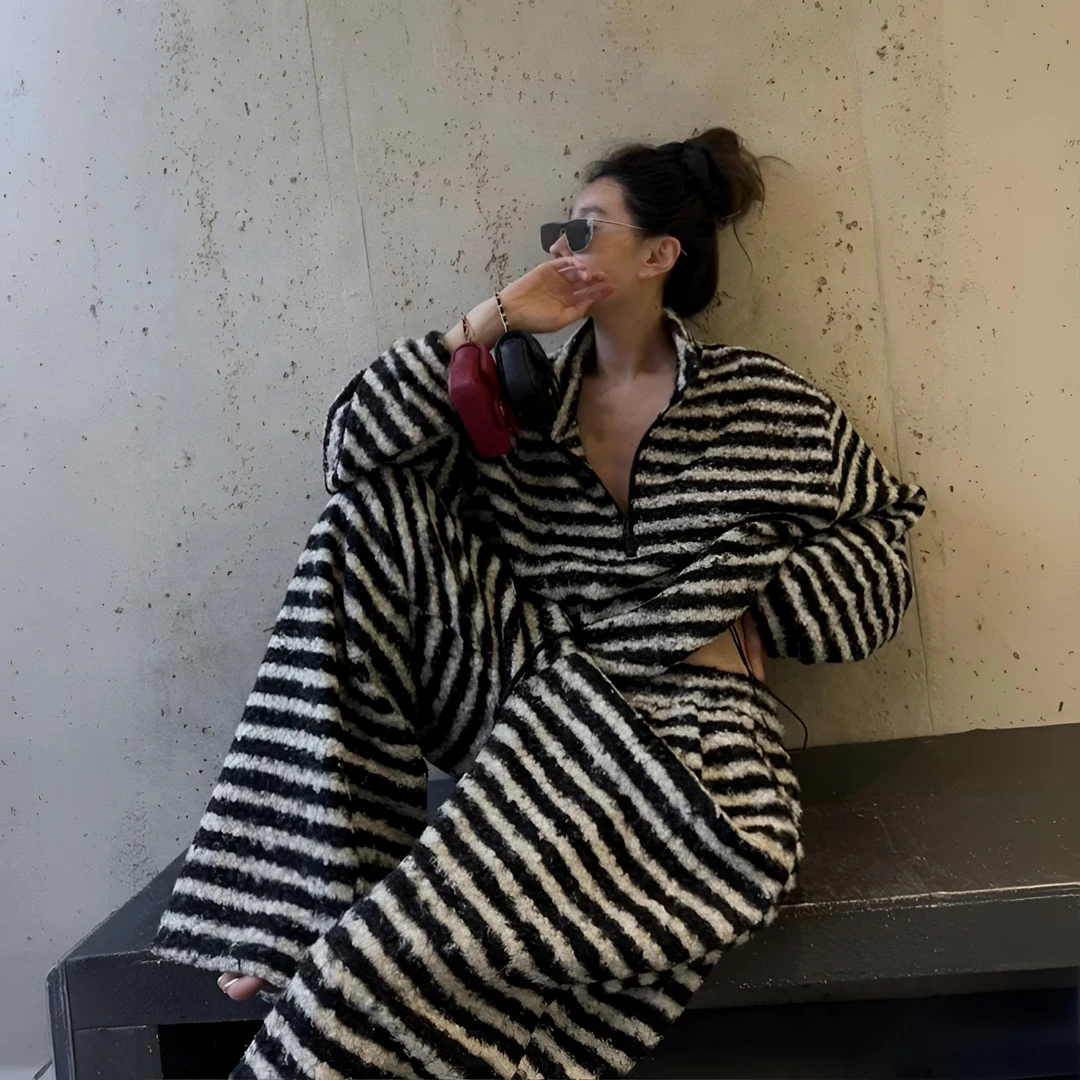 韩系慵懒风时尚运动卫衣套装女秋冬新款休闲条纹上衣阔腿裤两件套