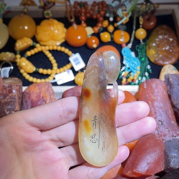未镶嵌琥珀珠宝奇石