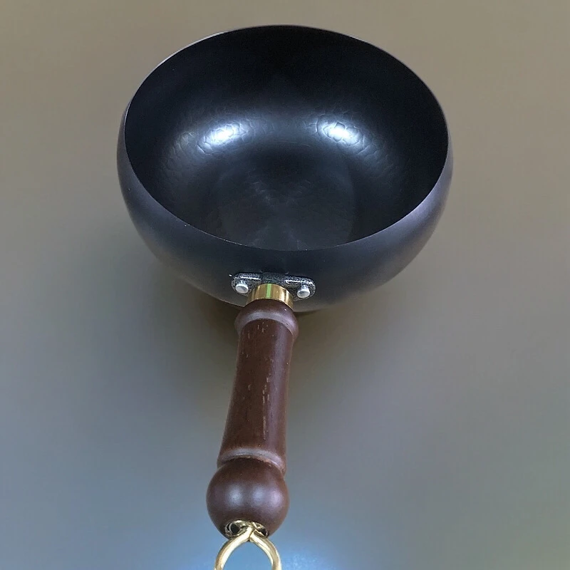 网红大肚锅，带盖子。口径24cm，高度11cm。总重：3.1斤