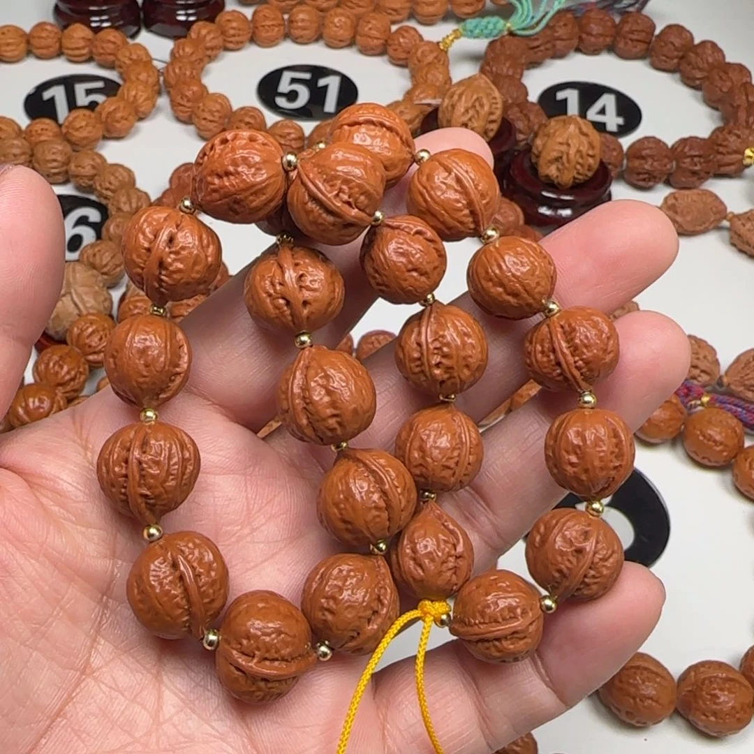 文玩核桃吊坠桃心