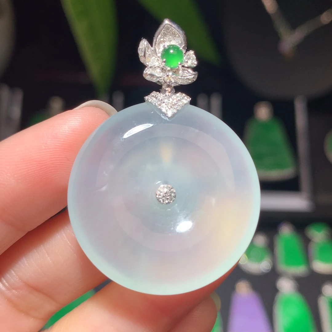 翡翠颈饰18K金镶嵌翡翠