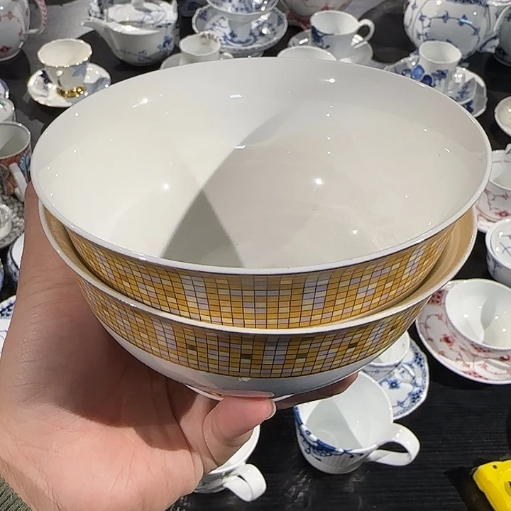 两个面碗面碗面碗