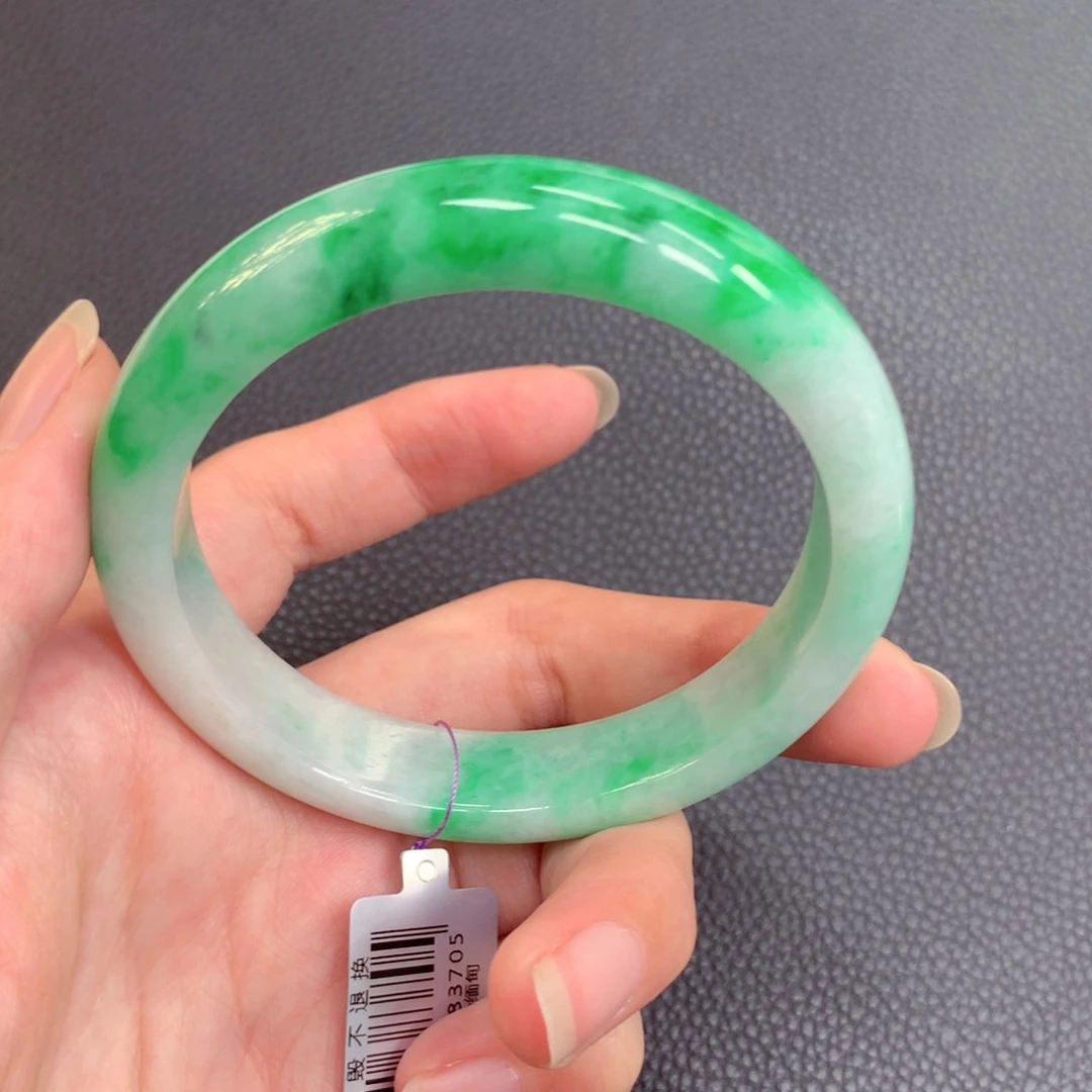翡翠手镯未镶嵌翡翠