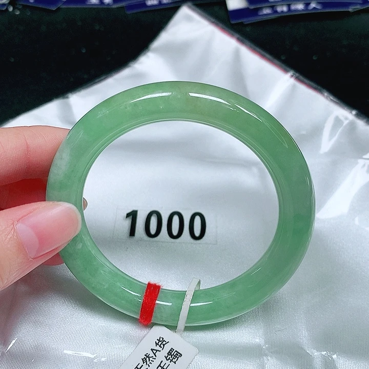 翡翠未镶嵌手镯（圆镯）