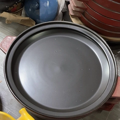 微瑕，明火，口径40厘米，高度5针孔拖釉把子有裂