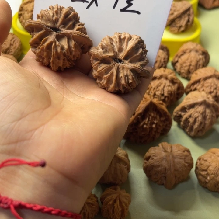 王***0手把件雕刻核桃全品