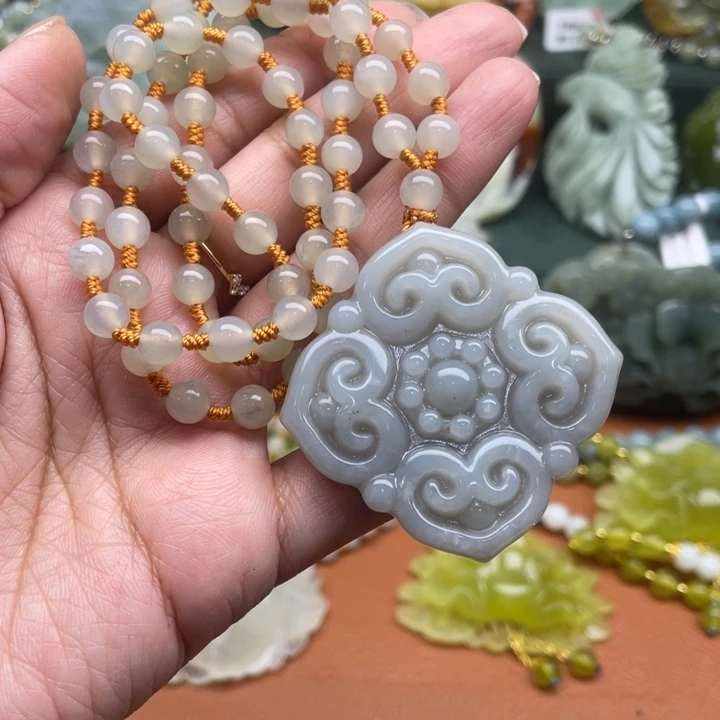 蛇纹石玉吊坠合金