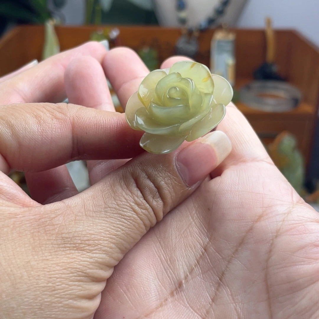 蛇纹石玉未镶嵌戒指