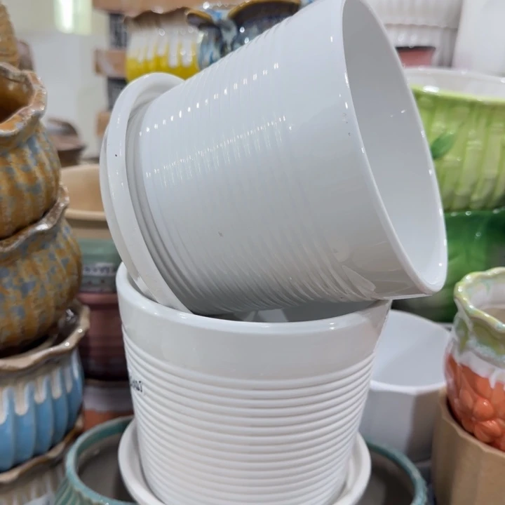 凑9块包邮，有孔，陶瓷花盆