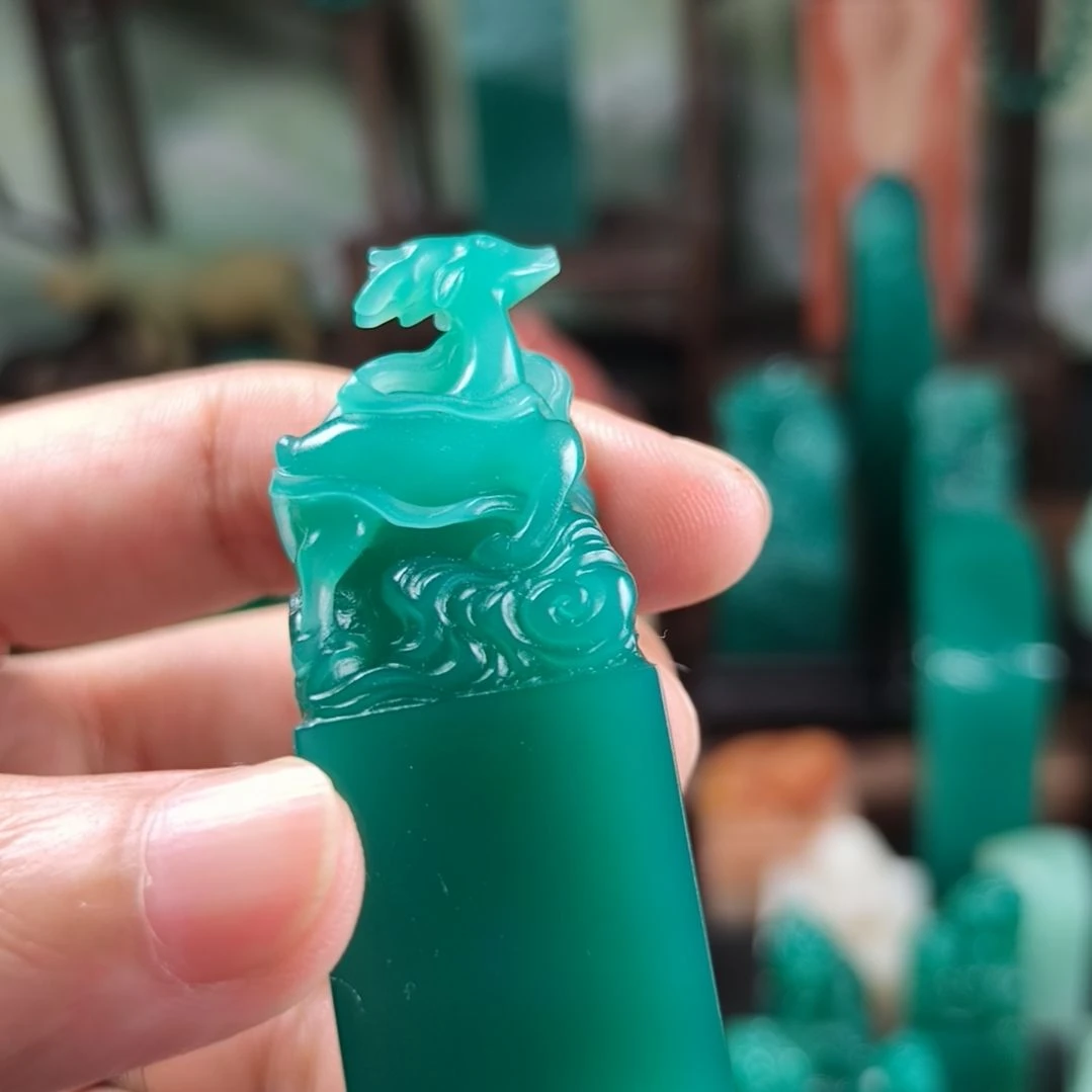 寿山石印石玛**卡雅安绿鹿印章1