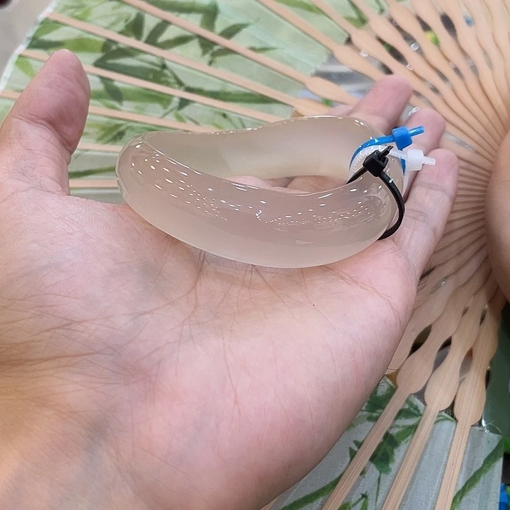 小***喜玛瑙/玉髓手镯未镶嵌