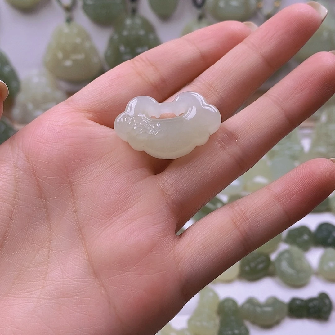 果***快和田玉未镶嵌颈饰