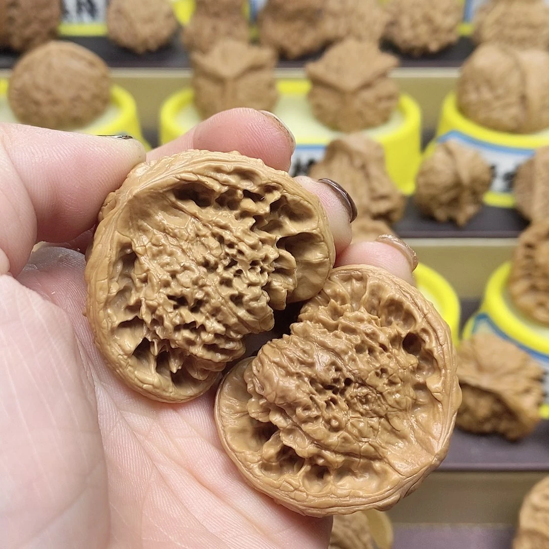 文玩核桃吊坠一***界蛇王