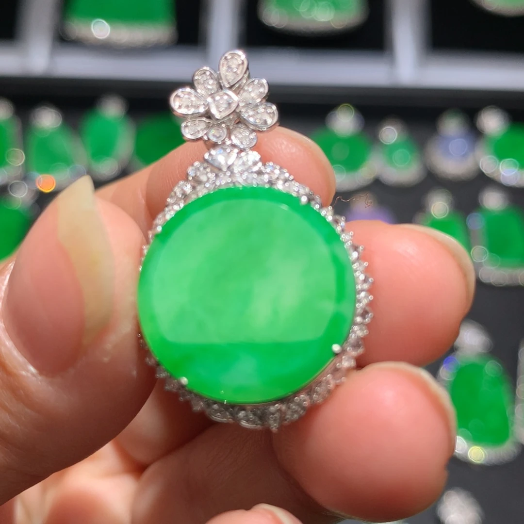 翡翠颈饰18K金镶嵌翡翠