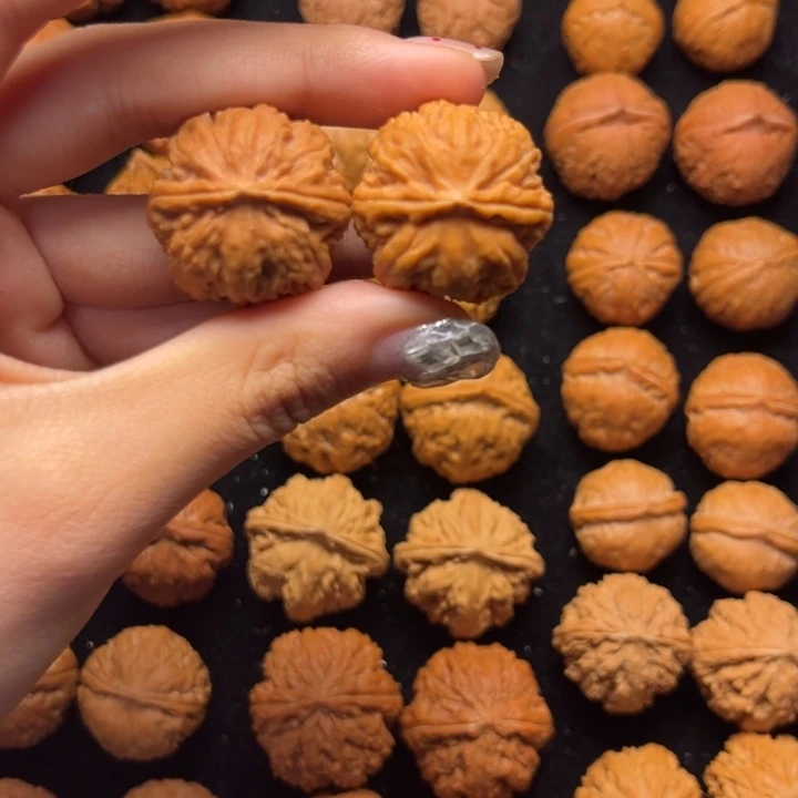 布***丁文玩核桃吊坠核桃