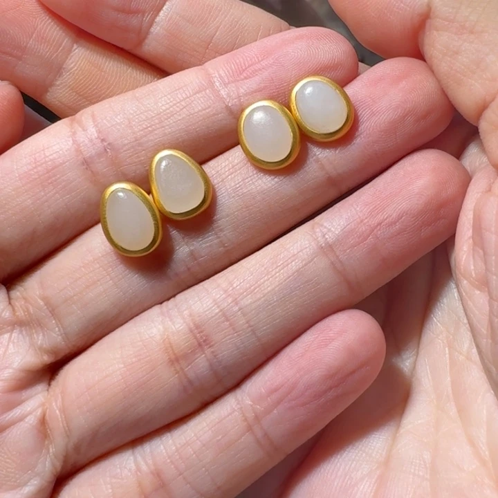 和田玉未镶嵌颈饰俄料耳钉一对