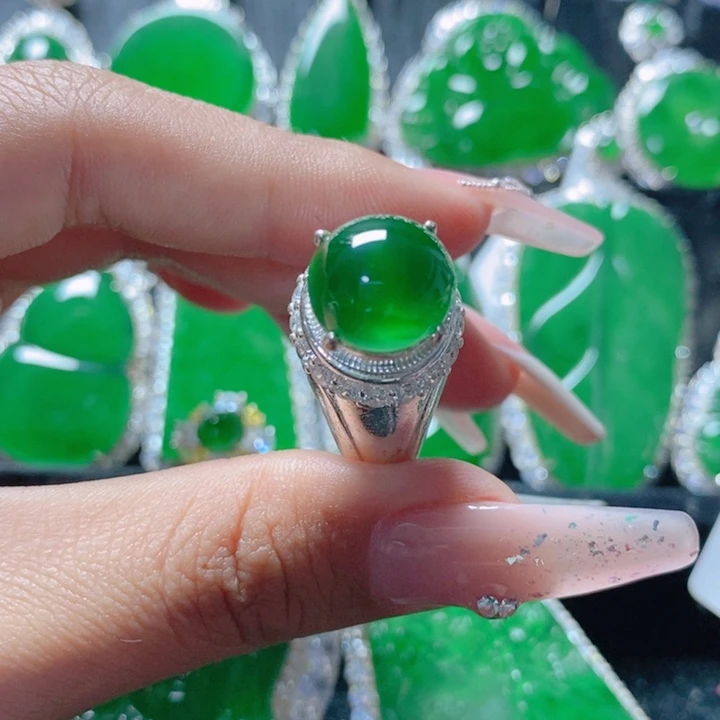 翡翠颈饰未镶嵌