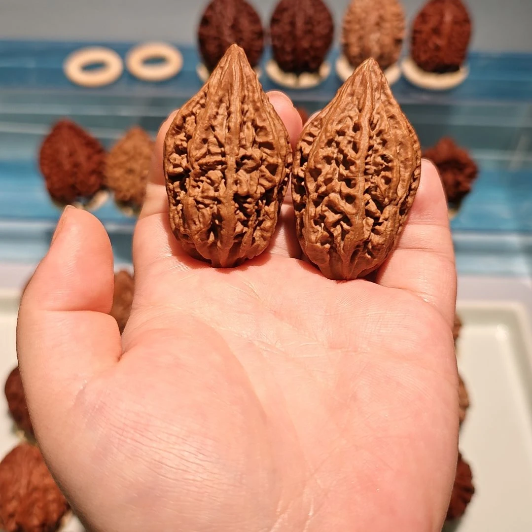 文玩核桃吊坠鹤立蚂蚁塔