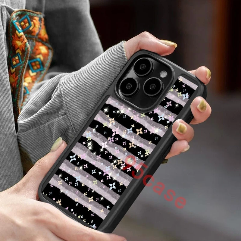 黑粉四叶草适用于苹果iphone16小众ins碳纤纹玻璃壳手机壳
