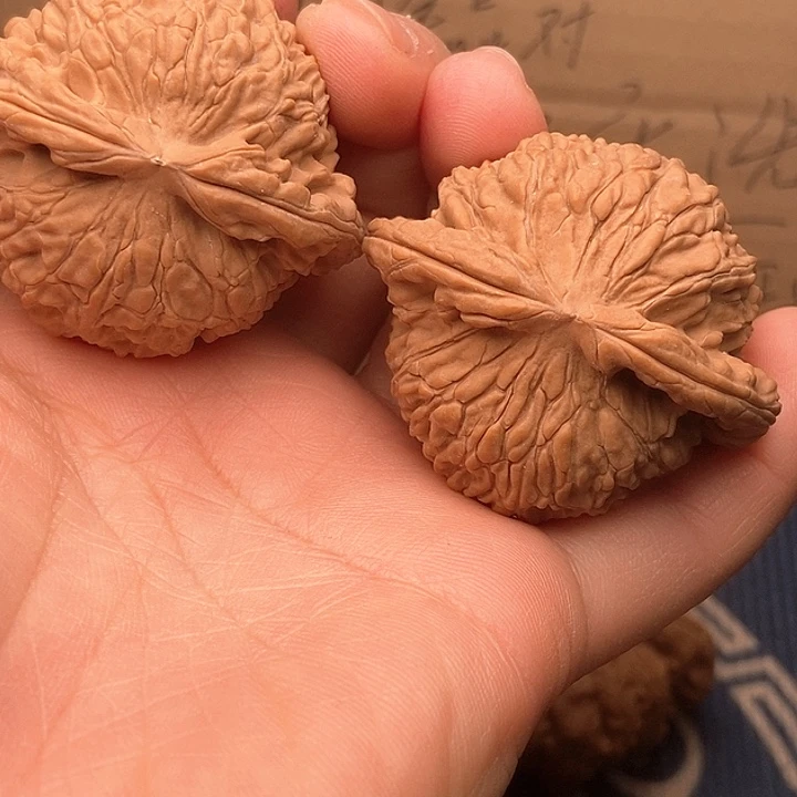 文玩核桃吊坠47白狮子