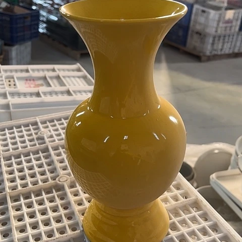 微瑕，不能明火，口径11厘米，高25大号黄色