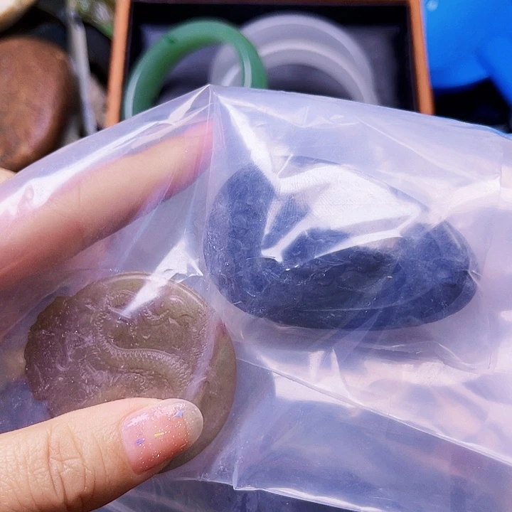 和田玉（糖玉）未镶嵌珠宝半成品雪**痕