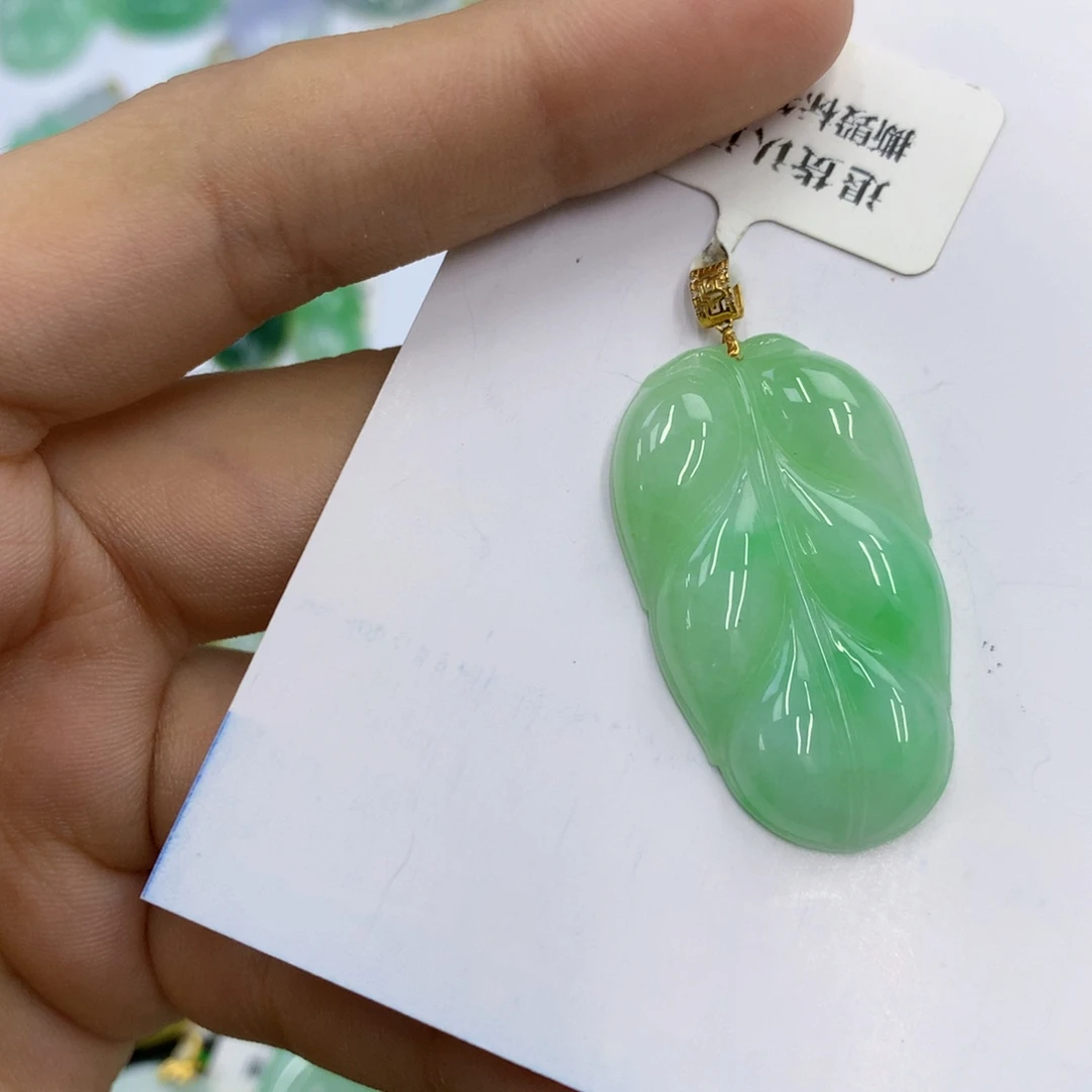 翡翠18K金镶嵌颈饰翡翠