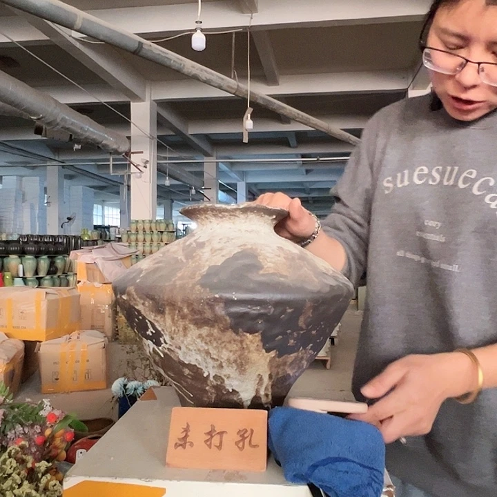 景德镇陶瓷花瓶工厂