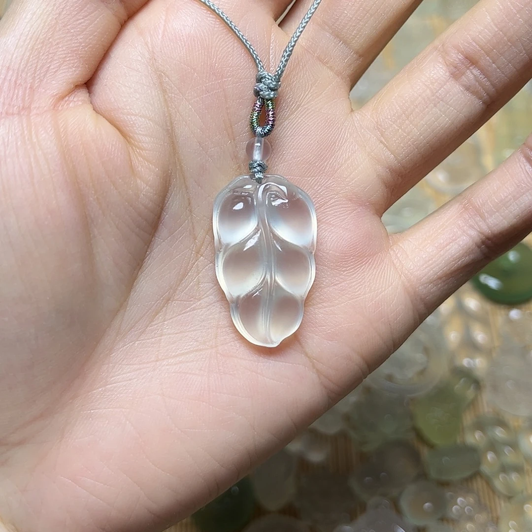 岫玉未镶嵌颈饰吊坠