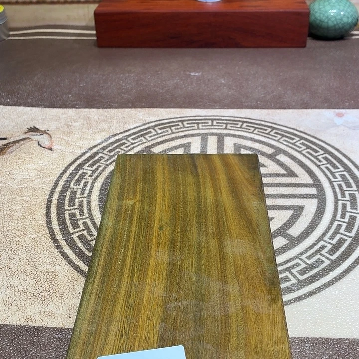 铂***钰维腊木（绿檀）底座