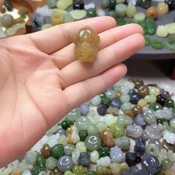 未镶嵌和田玉挂件貔貅