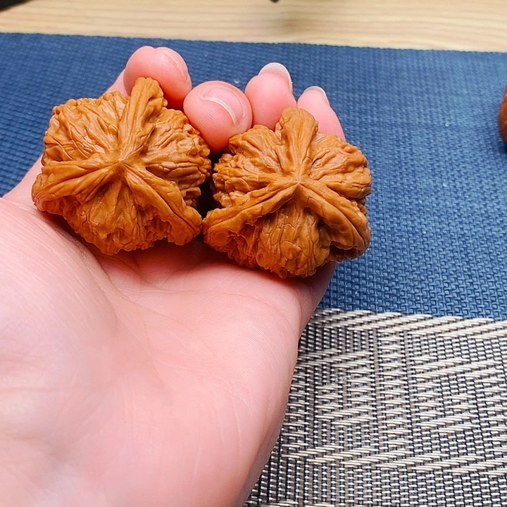 高***跃文玩核桃吊坠三棱