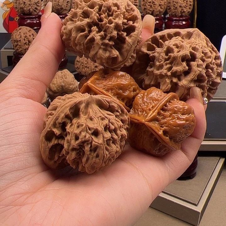 文玩核桃把件三棱➕官帽➕盘龙纹y-029