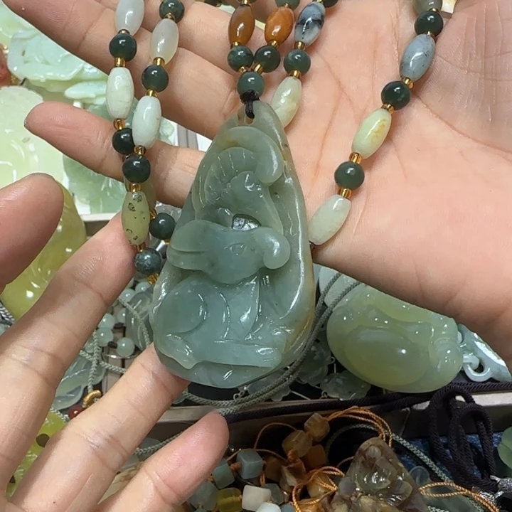 蛇纹石玉未镶嵌吊坠