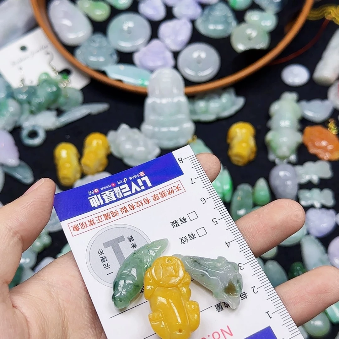 雨***虹翡翠未镶嵌颈饰翡翠