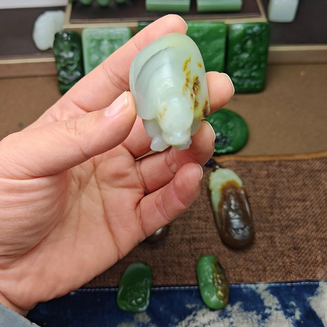 都***人和田玉未镶嵌挂件