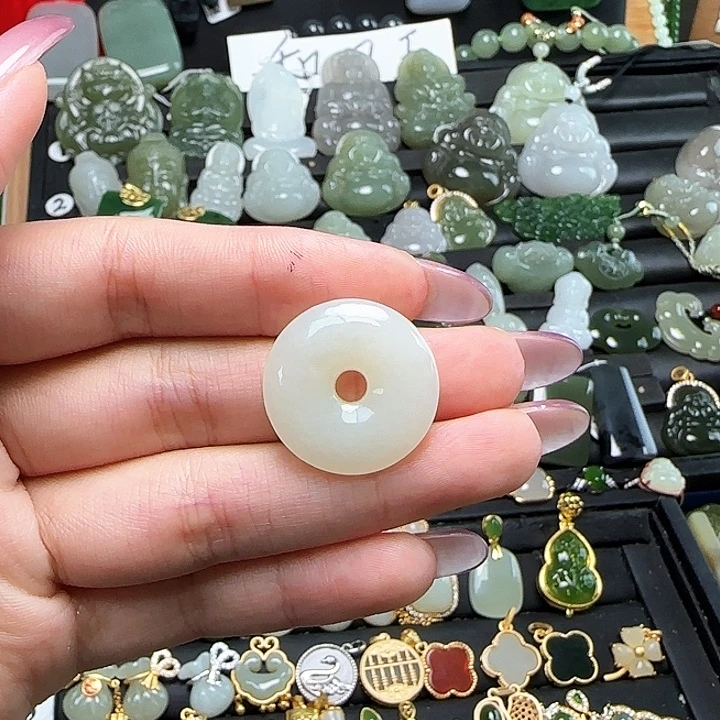 颈饰未镶嵌和田玉