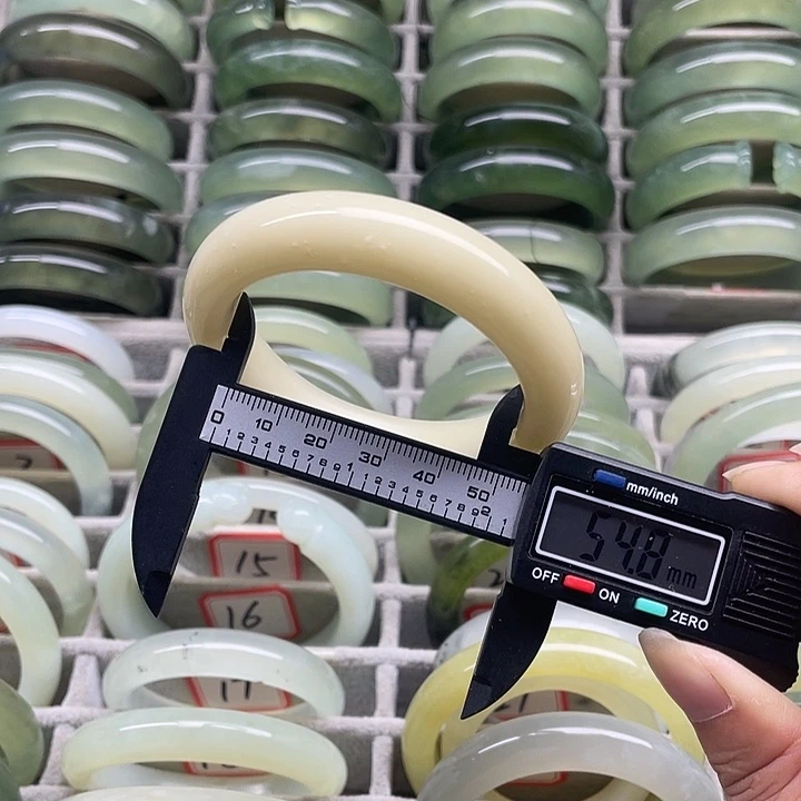 蛇纹石玉未镶嵌手镯35