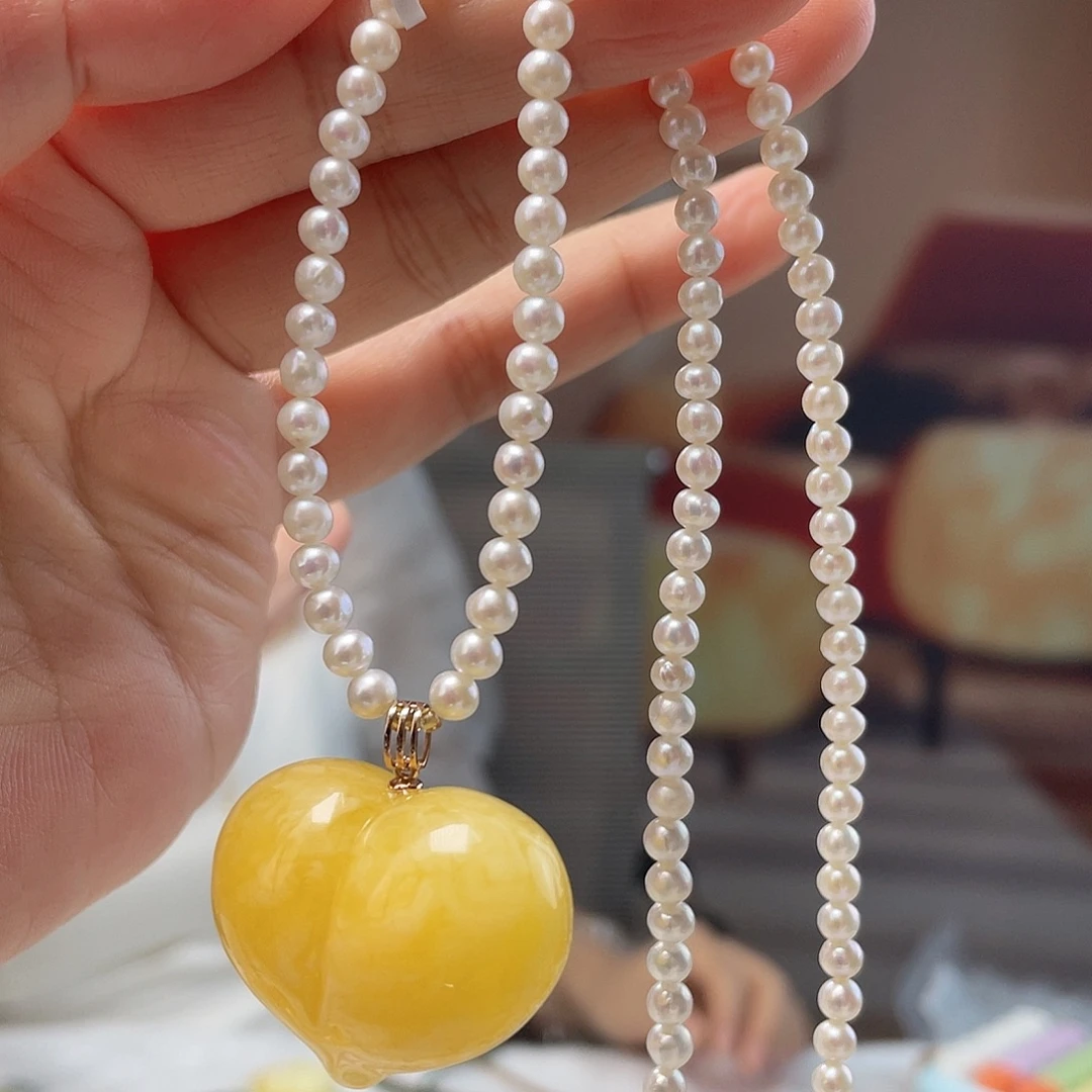 蜜蜡18K金镶嵌裸石蜜蜡吊坠