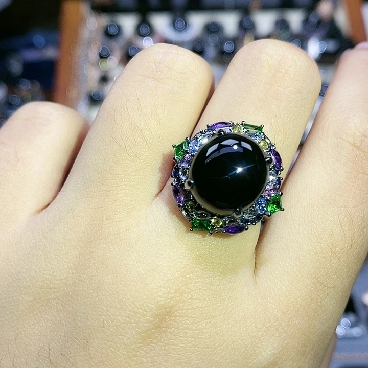 18K金镶嵌戒指翡翠