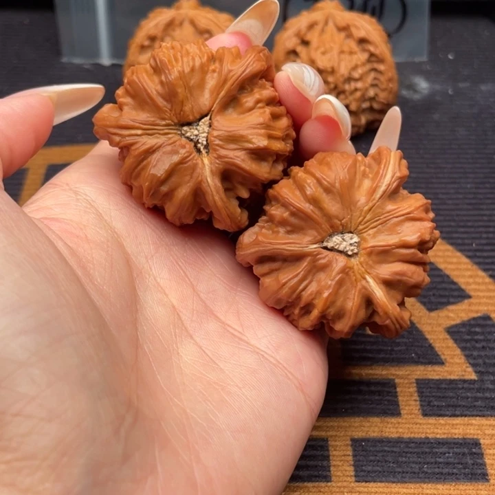 淡***哥文玩核桃吊坠白狮子