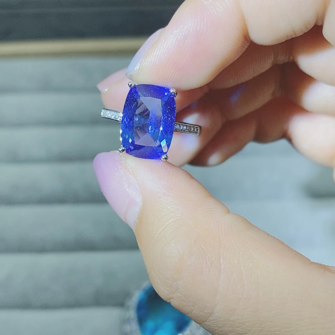 【闪购商品】银S925镶嵌耳饰托帕石