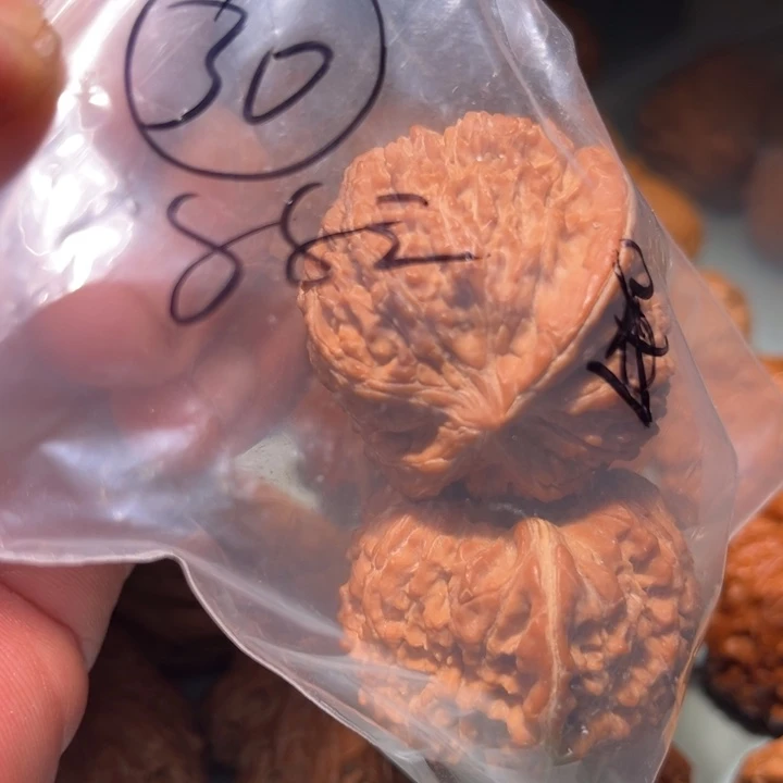 吊坠桃核30呃呃呃啊
