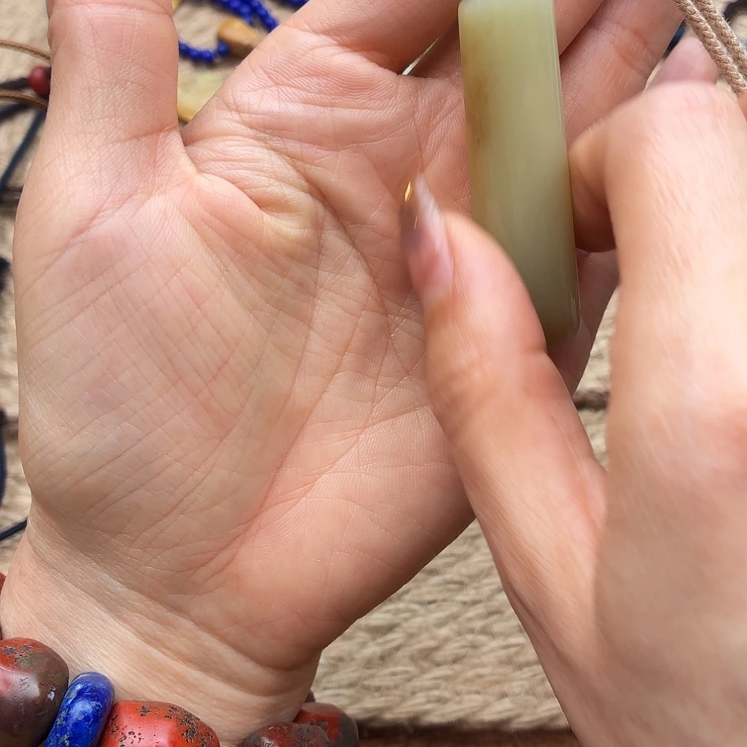 爱****和田玉未镶嵌颈饰