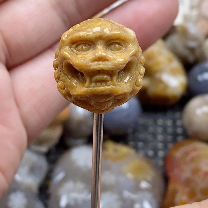 颈饰未镶嵌硅化珊瑚（珊瑚玉）