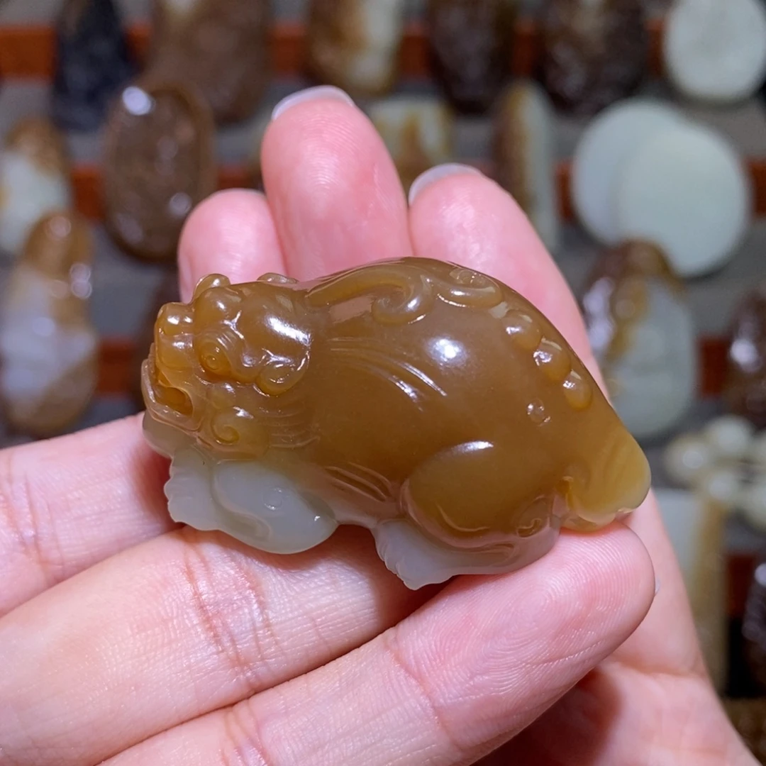 颈饰未镶嵌和田玉（糖玉）貔貅吊坠